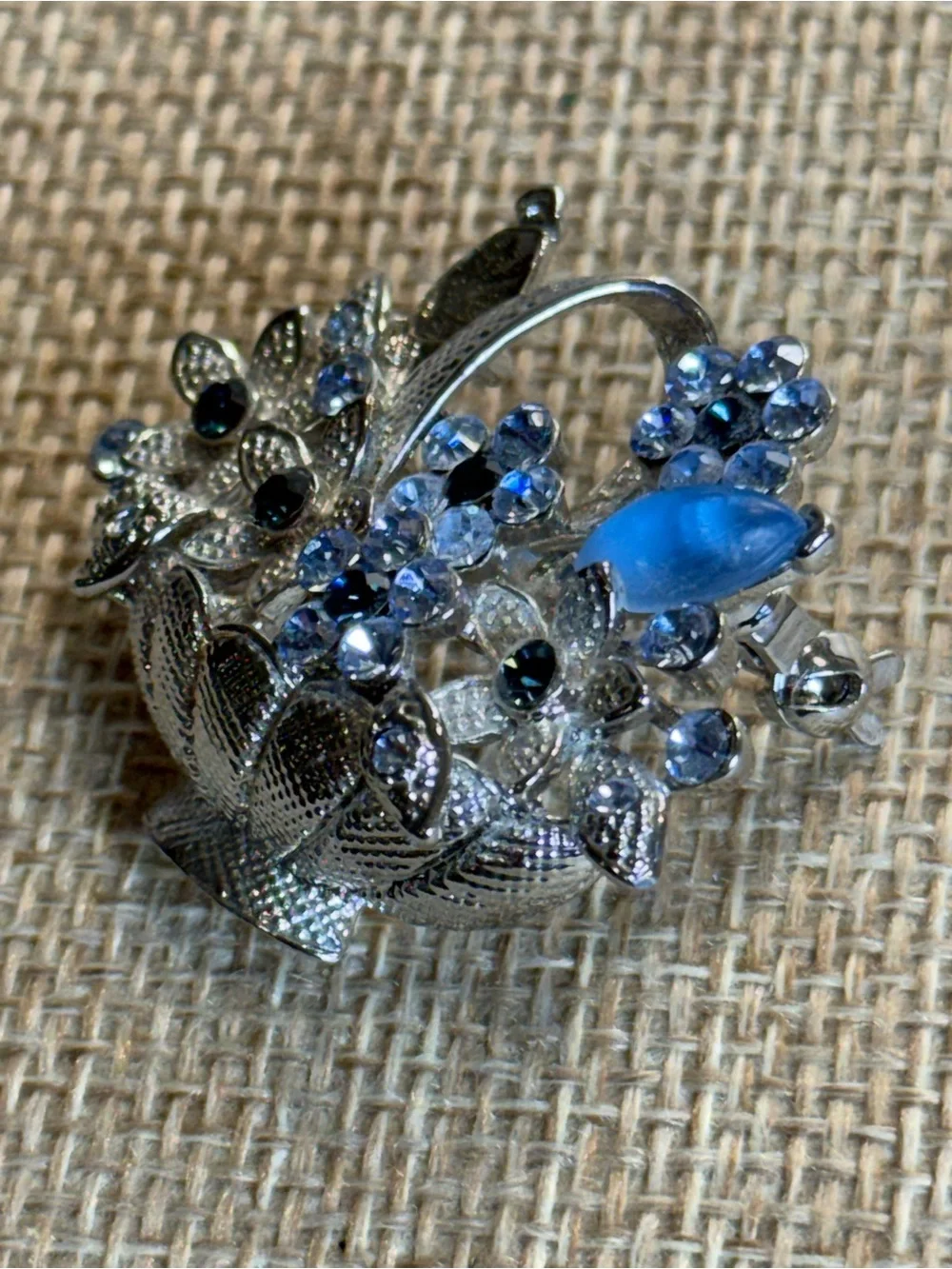 Vintage Silver Tone Blue Rhinestone‎ Flower Basket Brooch Pin 1.5